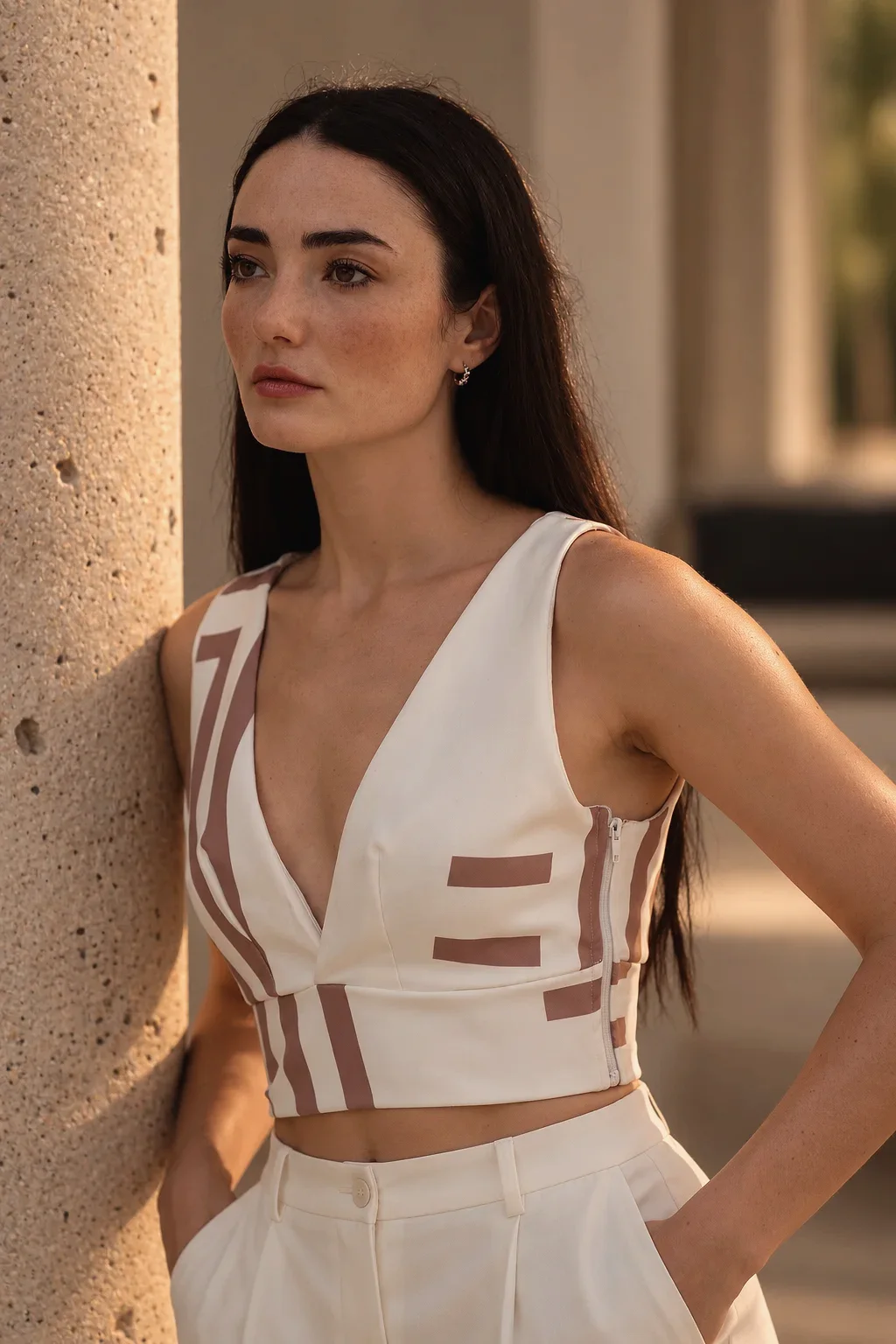 Top Aura junto a la columna de la terraza